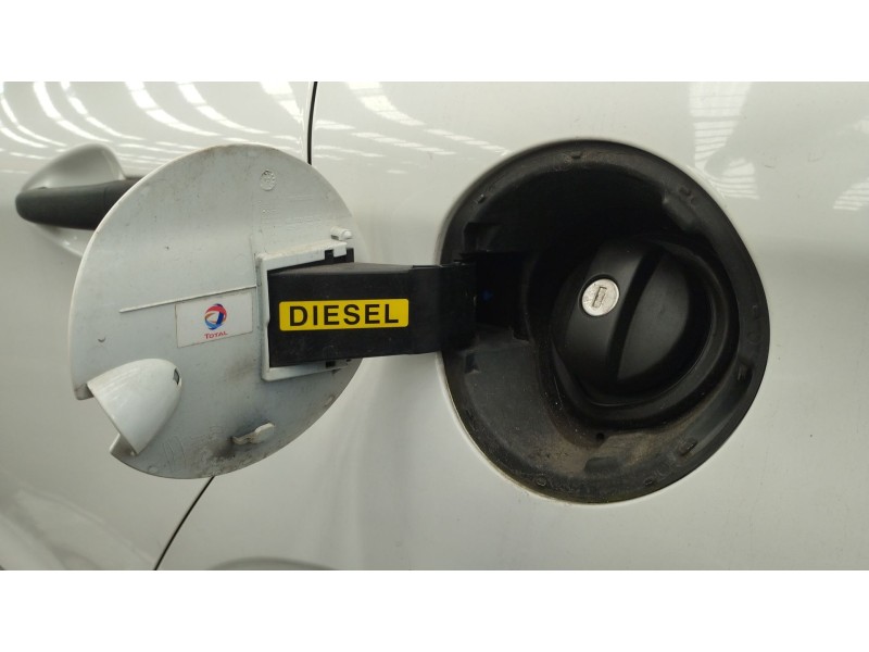 Recambio de tapa exterior combustible para peugeot 208 i (ca_, cc_) 1.4 hdi referencia OEM IAM   
