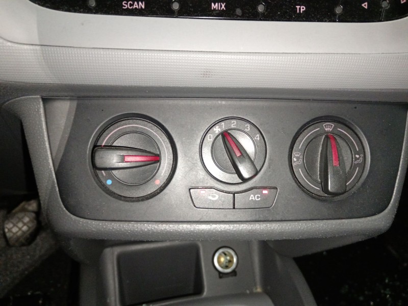 Recambio de mando calefaccion / aire acondicionado para seat ibiza iv (6j5, 6p1) 1.4 tdi referencia OEM IAM 6J0820045  