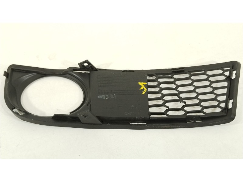 Recambio de rejilla paragolpes derecha para bmw 1 coupé (e82) 120 d referencia OEM IAM 51118045450 15857711 
