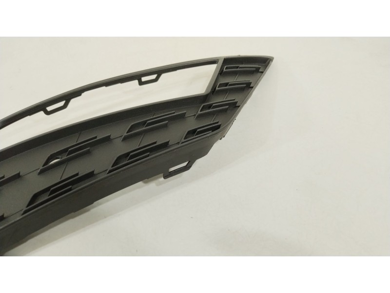 Recambio de rejilla paragolpes derecha para seat leon (5f1) 1.4 tsi referencia OEM IAM 5F0853666G  