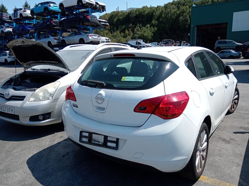 opel astra j (p10) del año 2010