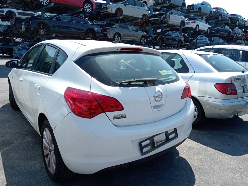 opel astra j (p10) del año 2010