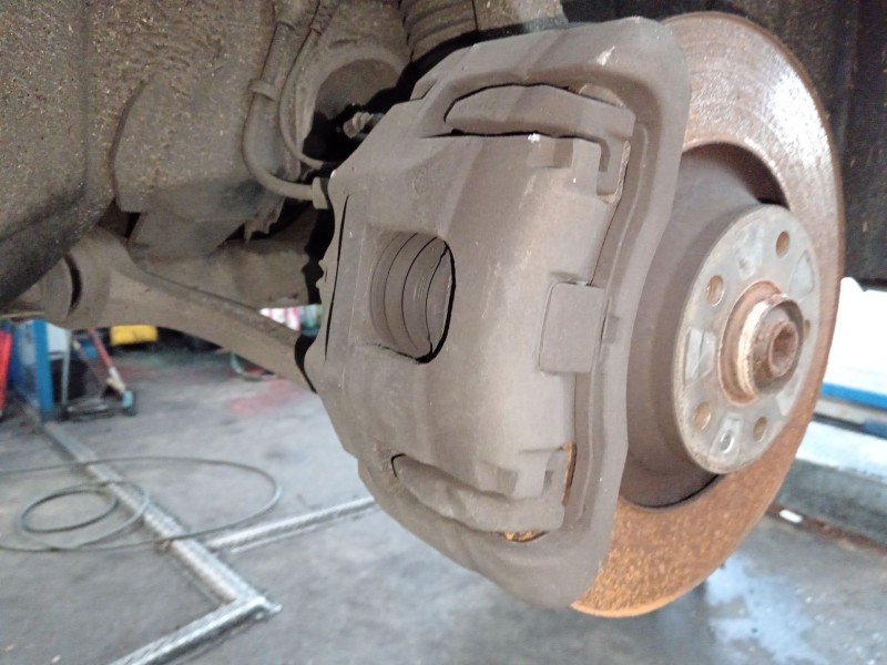 Recambio de pinza freno delantera derecha para audi a6 c6 (4f2) 3.0 tdi quattro referencia OEM IAM   