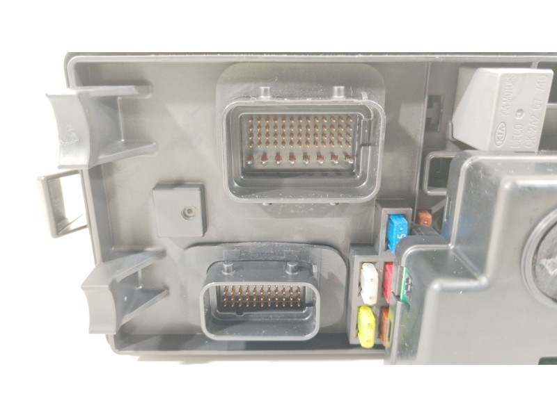 Recambio de caja reles / fusibles para kia carnival / grand carnival iii (vq) 2.9 crdi referencia OEM IAM 919504D050  