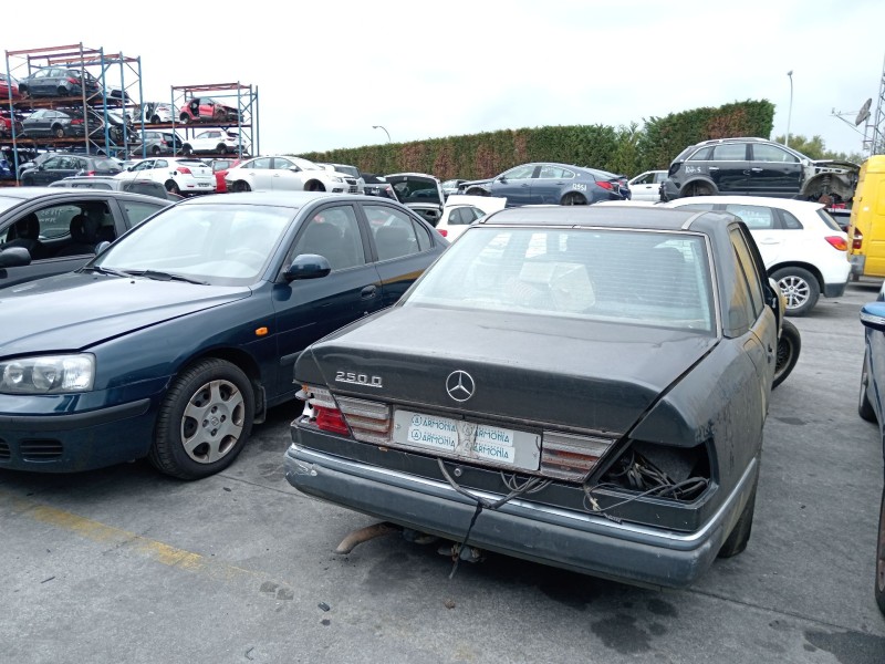 mercedes-benz 124 sedán (w124) del año 1990