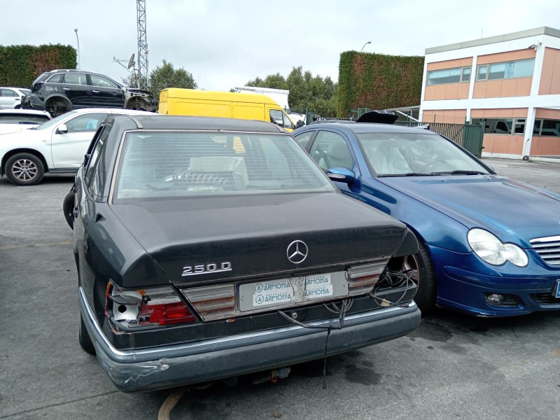 mercedes-benz 124 sedán (w124) del año 1990