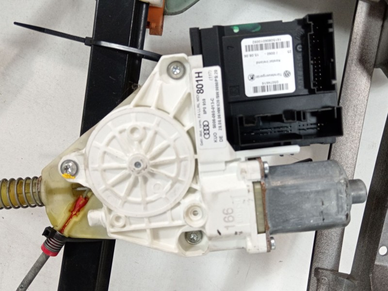 Recambio de elevalunas delantero izquierdo para audi a3 (8p1) 2.0 tdi referencia OEM IAM 8P4837461C 8P0959801H 