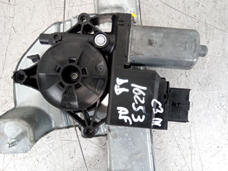 Recambio de elevalunas delantero derecho para citroën c3 iii (sx) 1.2 thp 110 referencia OEM IAM 9812081580  