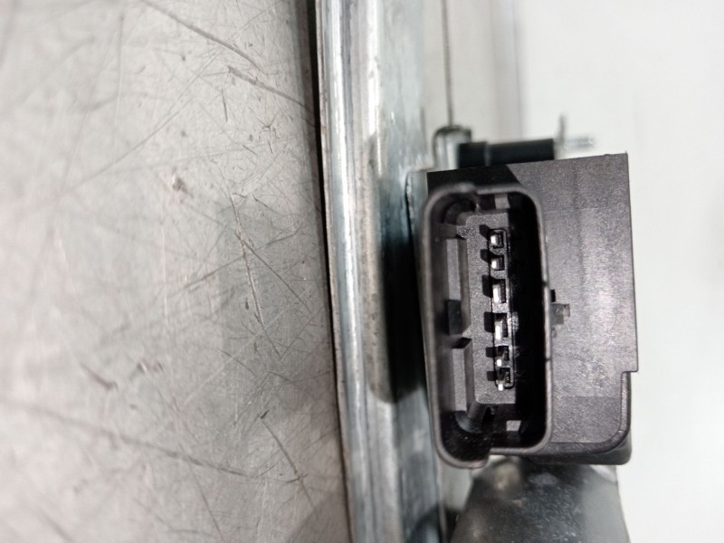 Recambio de elevalunas delantero derecho para citroën c3 iii (sx) 1.2 thp 110 referencia OEM IAM 9812081580  