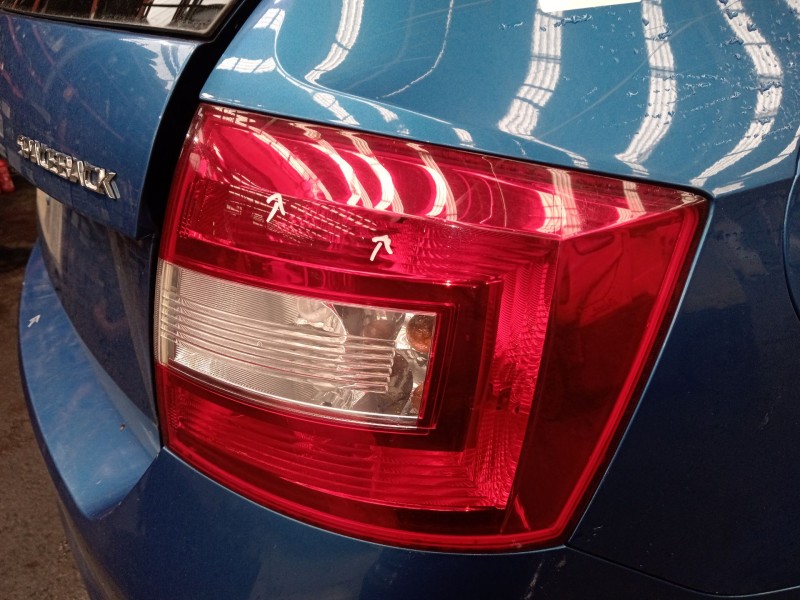Recambio de piloto trasero derecho para skoda rapid spaceback (nh1) 1.4 tdi referencia OEM IAM   