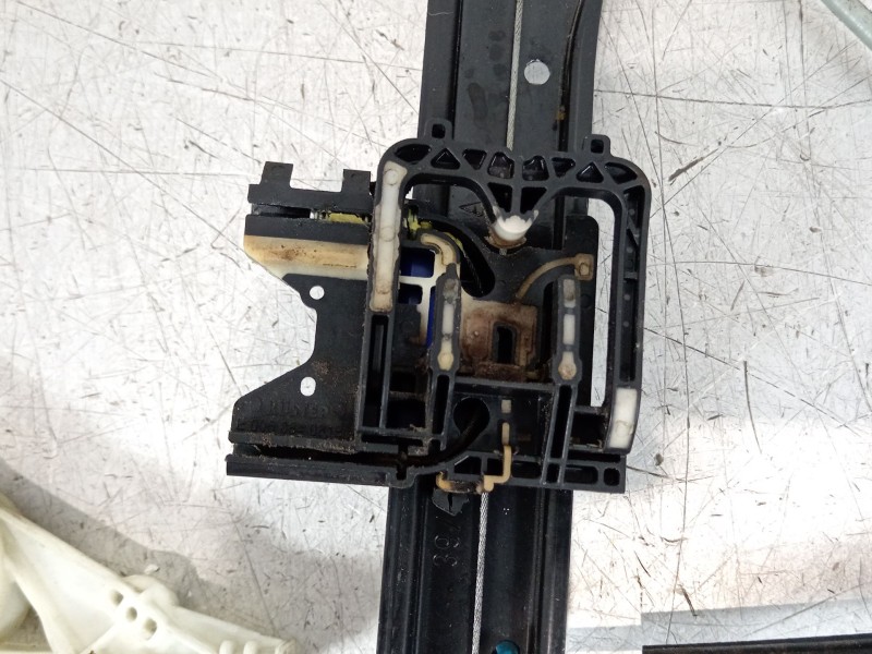Recambio de elevalunas delantero izquierdo para audi a3 sportback (8va, 8vf) 2.0 tdi referencia OEM IAM 8V4837461  