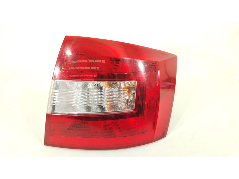 Recambio de piloto trasero derecho para skoda rapid spaceback (nh1) 1.6 tdi referencia OEM IAM 5JJ945096  
