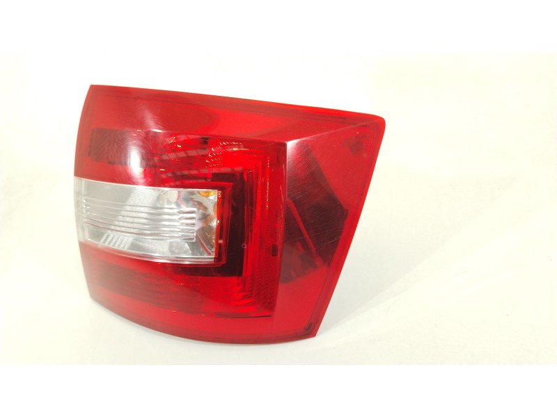 Recambio de piloto trasero derecho para skoda rapid spaceback (nh1) 1.6 tdi referencia OEM IAM 5JJ945096  