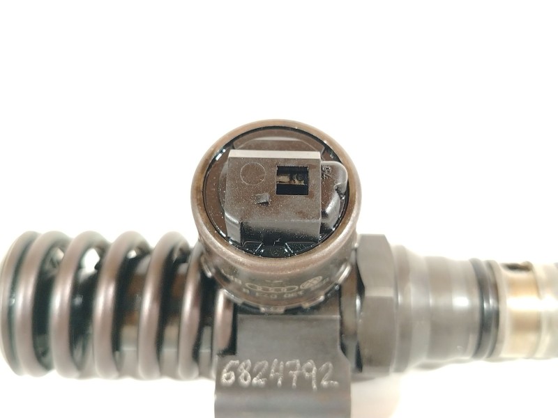 Recambio de inyector para volkswagen golf v (1k1) 2.0 tdi 16v referencia OEM IAM 03G130073B 0414720403 