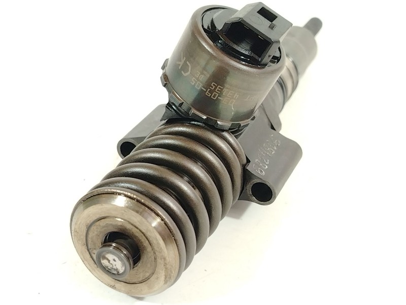 Recambio de inyector para volkswagen golf v (1k1) 2.0 tdi 16v referencia OEM IAM 03G130073B 0414720403 