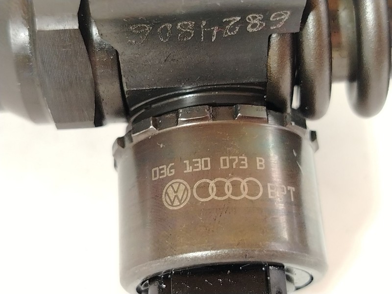 Recambio de inyector para volkswagen golf v (1k1) 2.0 tdi 16v referencia OEM IAM 03G130073B 0414720403 