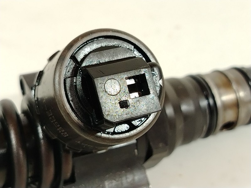 Recambio de inyector para volkswagen golf v (1k1) 2.0 tdi 16v referencia OEM IAM 03G130073B 0414720403 