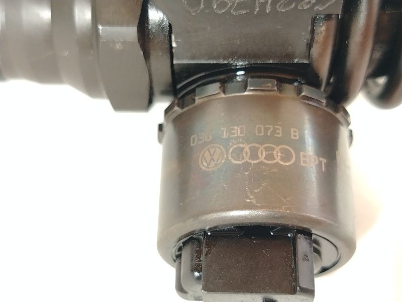 Recambio de inyector para volkswagen golf v (1k1) 2.0 tdi 16v referencia OEM IAM 03G130073B 0414720403 