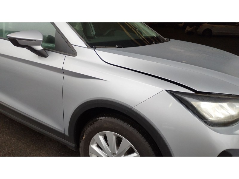 Recambio de aleta delantera derecha para seat arona referencia OEM IAM   