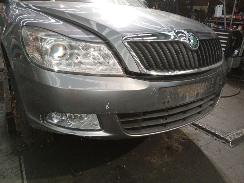 Recambio de paragolpes delantero para skoda octavia ii (1z3) 1.6 tdi referencia OEM IAM 1Z0807221  