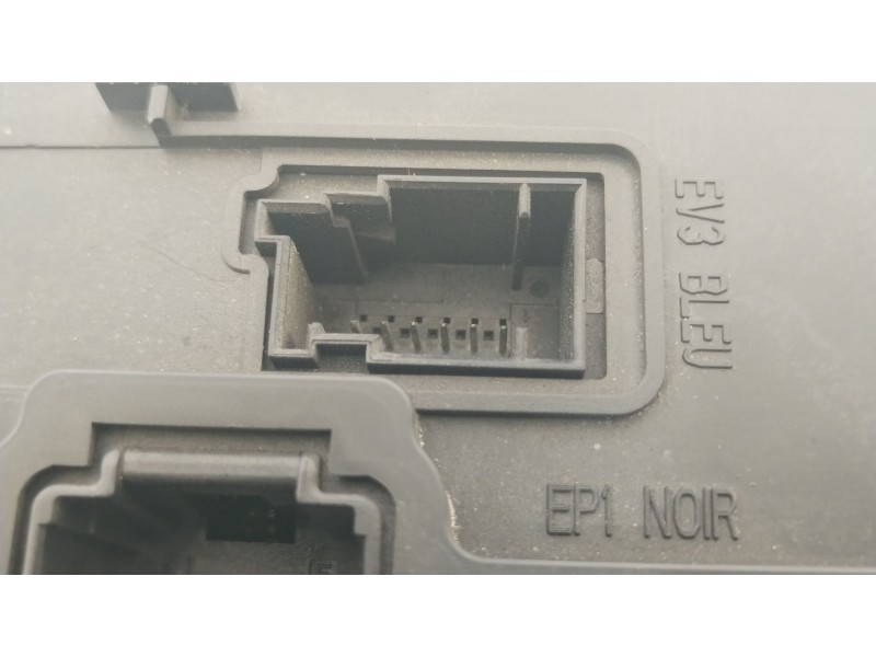 Recambio de caja reles / fusibles para peugeot 407 (6d_) 2.0 (6drfnb, 6drfne) referencia OEM IAM 9656148080 BSCA0200 S120017003I
