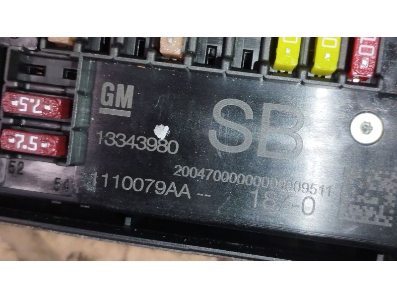 Recambio de caja reles / fusibles para opel astra j (p10) 1.4 (68) referencia OEM IAM 13343980  
