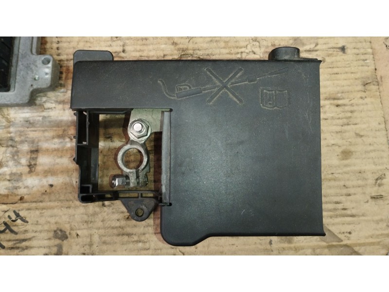 Recambio de caja reles / fusibles para opel astra j (p10) 1.4 (68) referencia OEM IAM 13302305 365927271 
