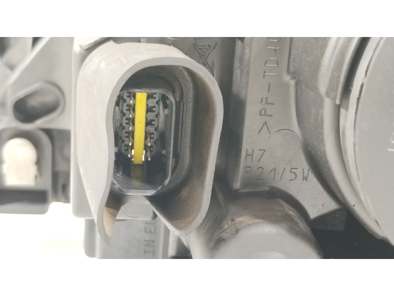 Recambio de faro derecho para peugeot 5008 (0u_, 0e_) 1.6 hdi referencia OEM IAM 9682519080 89903105 