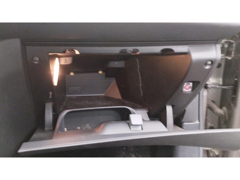 Recambio de guantera para peugeot 208 i (ca_, cc_) 1.4 hdi referencia OEM IAM   