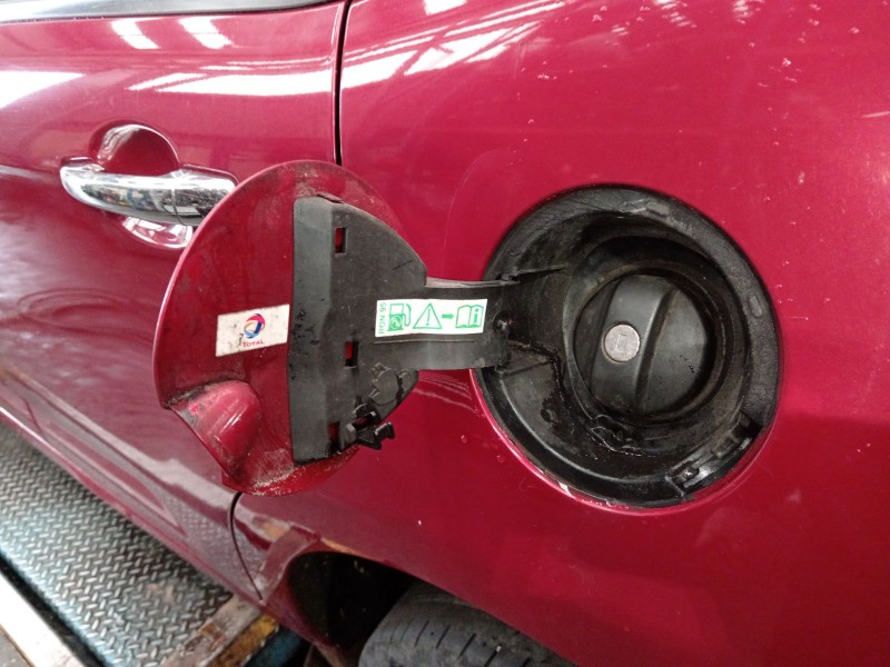 Recambio de tapa exterior combustible para citroën c3 ii (sc_) 1.2 thp 110 referencia OEM IAM   