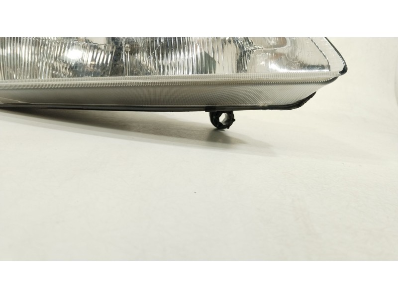 Recambio de faro derecho para peugeot 406 (8b) 2.1 td 12v referencia OEM IAM 6205N0 0301037022 