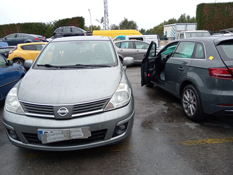 nissan tiida hatchback (c11) del año 2008