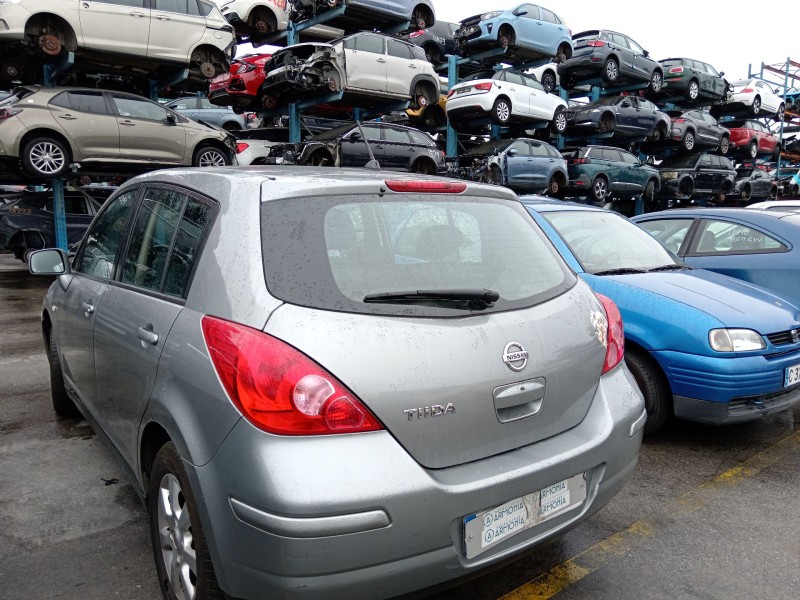 nissan tiida hatchback (c11) del año 2008