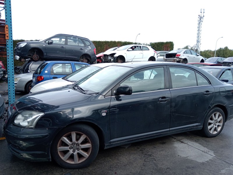 toyota avensis sedán (_t25_) del año 2004
