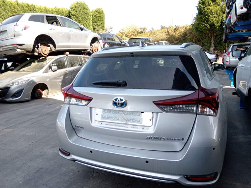 toyota auris (_e18_) del año 2016