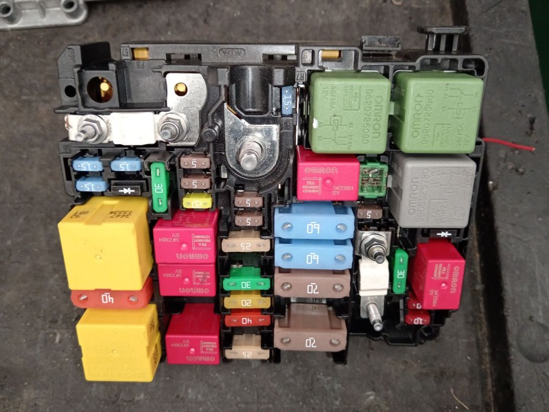 Recambio de caja reles / fusibles para citroën c-elysee (dd_) 1.6 bluehdi 100 referencia OEM IAM 9804846880  