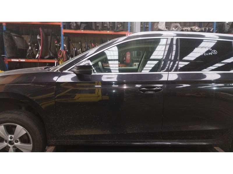 Recambio de puerta delantera izquierda para skoda octavia iv combi (nx5, pv5) 2.0 tdi referencia OEM IAM   