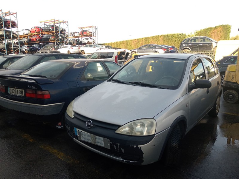 opel corsa c (x01) del año 2001