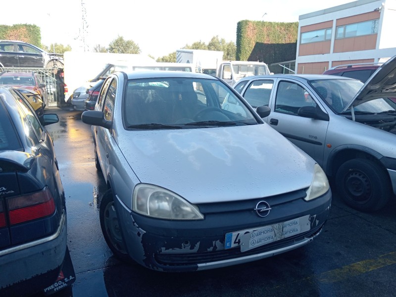 opel corsa c (x01) del año 2001