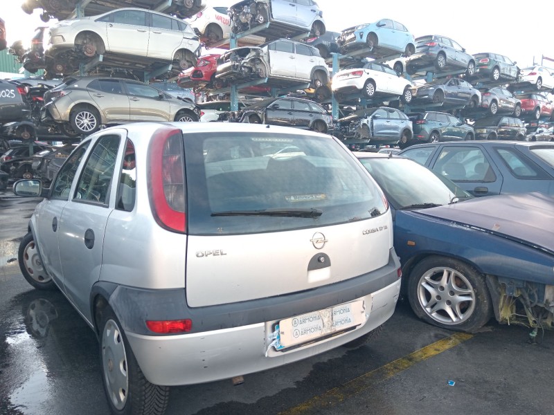 opel corsa c (x01) del año 2001