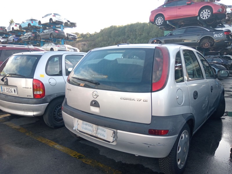 opel corsa c (x01) del año 2001