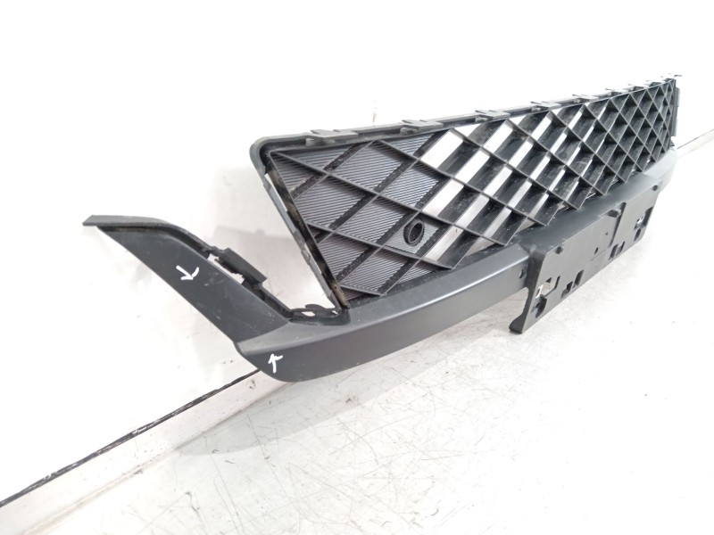 Recambio de rejilla paragolpes central para honda cr-v vi hybrid referencia OEM IAM 711513E7H0  