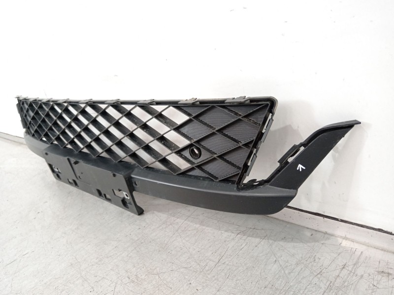 Recambio de rejilla paragolpes central para honda cr-v vi hybrid referencia OEM IAM 711513E7H0  