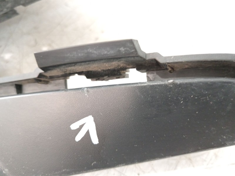 Recambio de rejilla paragolpes central para honda cr-v vi hybrid referencia OEM IAM 711513E7H0  