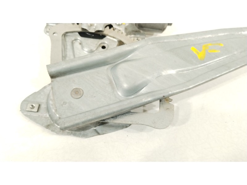 Recambio de elevalunas trasero derecho para toyota verso (_r2_) 2.0 d-4d (aur20_) referencia OEM IAM 698300F040  