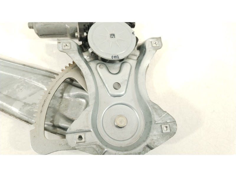 Recambio de elevalunas trasero derecho para toyota verso (_r2_) 2.0 d-4d (aur20_) referencia OEM IAM 698300F040  