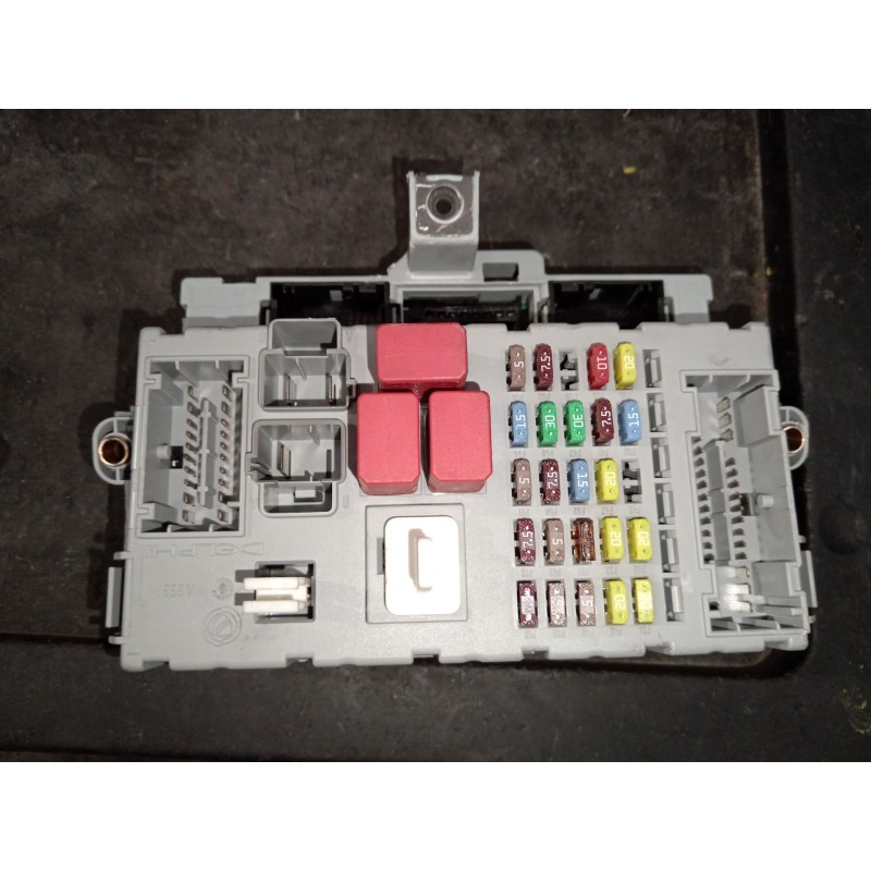 Recambio de caja reles / fusibles para fiat bravo ii (198_) 1.6 d multijet (198axh1b) referencia OEM IAM 51898157  