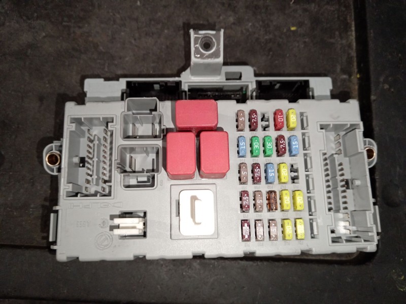 Recambio de caja reles / fusibles para fiat bravo ii (198_) 1.6 d multijet (198axh1b) referencia OEM IAM 51898157  