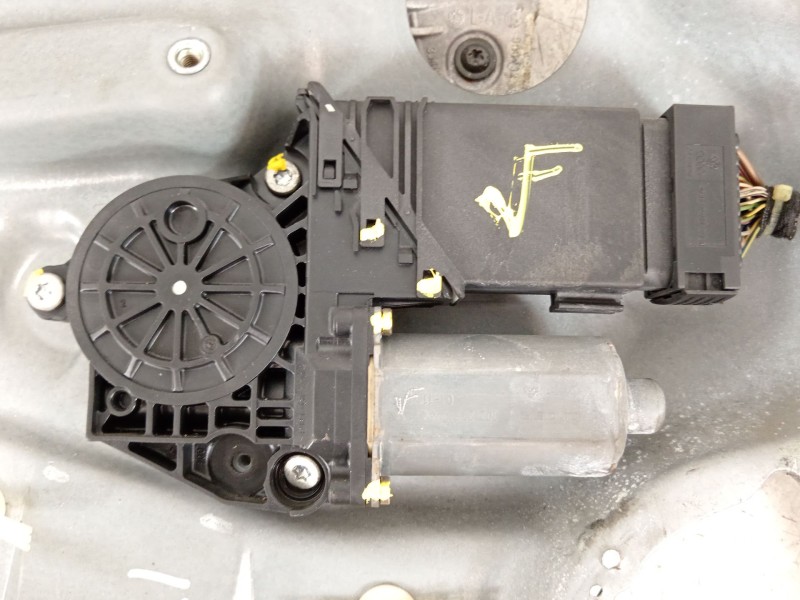 Recambio de elevalunas delantero izquierdo para volkswagen golf iv (1j1) 1.9 tdi referencia OEM IAM 1J3837461D  