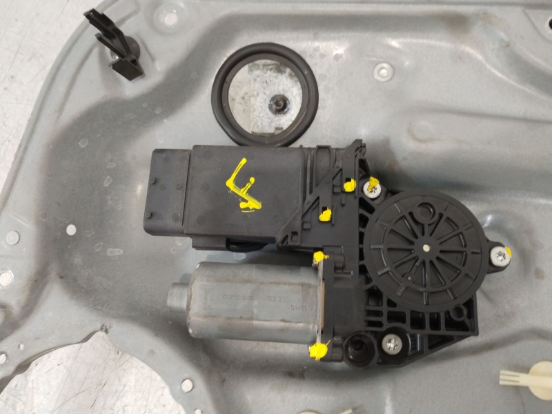 Recambio de elevalunas delantero derecho para volkswagen golf iv (1j1) 1.9 tdi referencia OEM IAM 1J3837462D  
